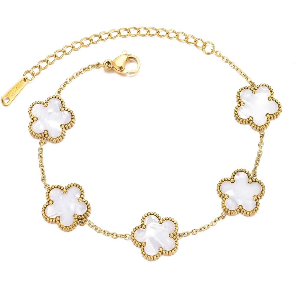 An Elegant Gold Clover Bracelet – Timeless Luck & Luxury